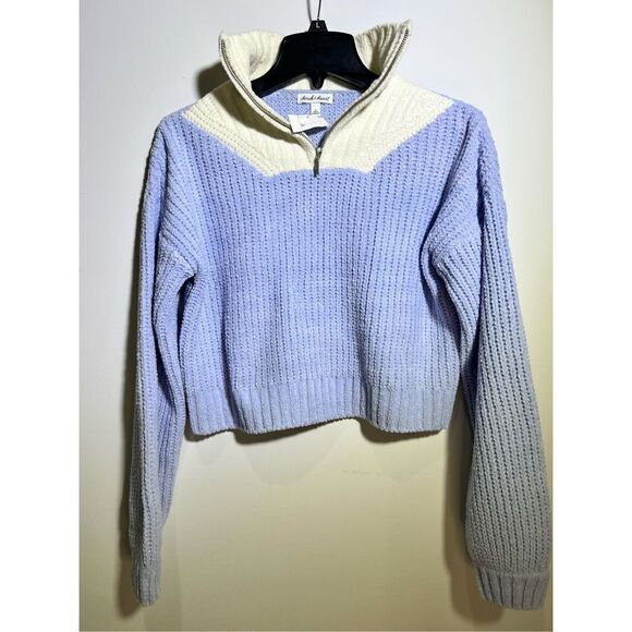 Junior’s Derek Heart, super soft and cozy, cropped sweater with a zipper neck . - Picture 1 of 4